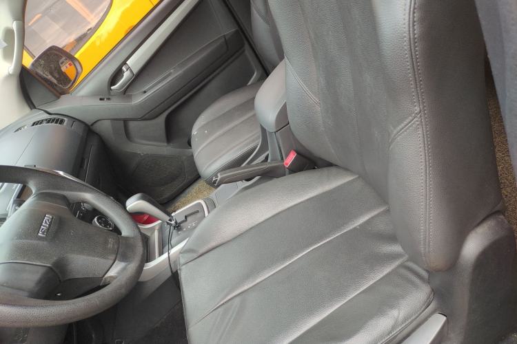 Used Isuzu D-MAX 2015 2.5T Two-Wheel Drive Automatic High-Performance Elite Version 4JK1 Left Front Seat