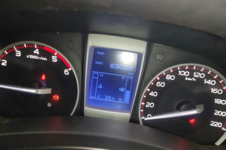 Used Isuzu D-MAX 2015 2.5T 4x4 Manual Base Version 4JK1 Odometer Close Up