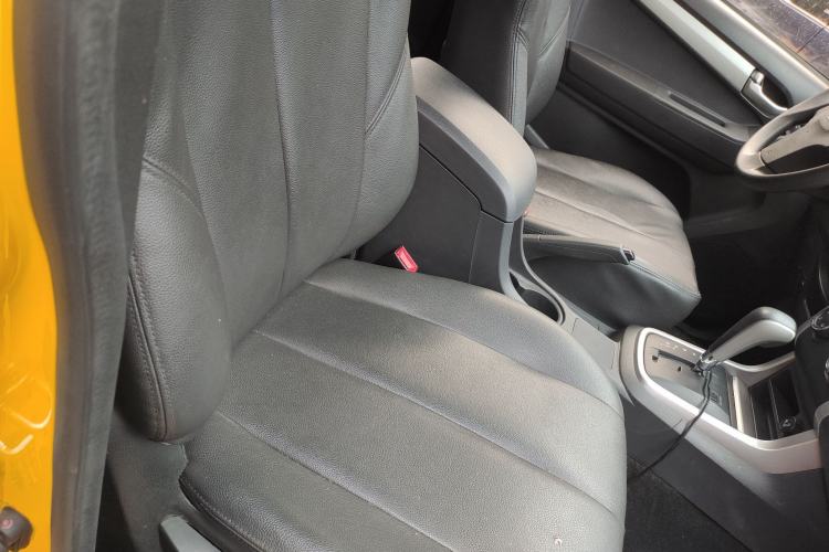 Used Isuzu D-MAX 2015 2.5T Two-Wheel Drive Automatic High-Performance Elite Version 4JK1 Right Front Seat