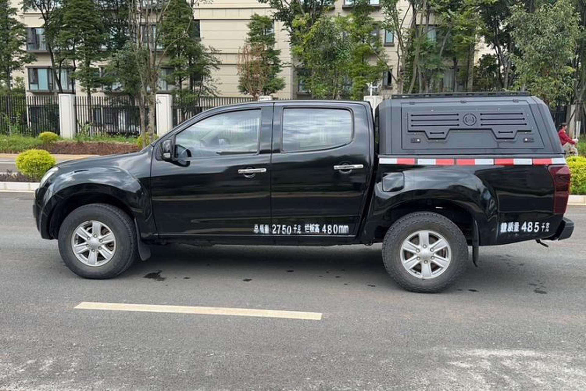 Used Isuzu D-MAX 2018 2.5T Four-Wheel Drive Base Version JE4D25Q5A Exterior 2
