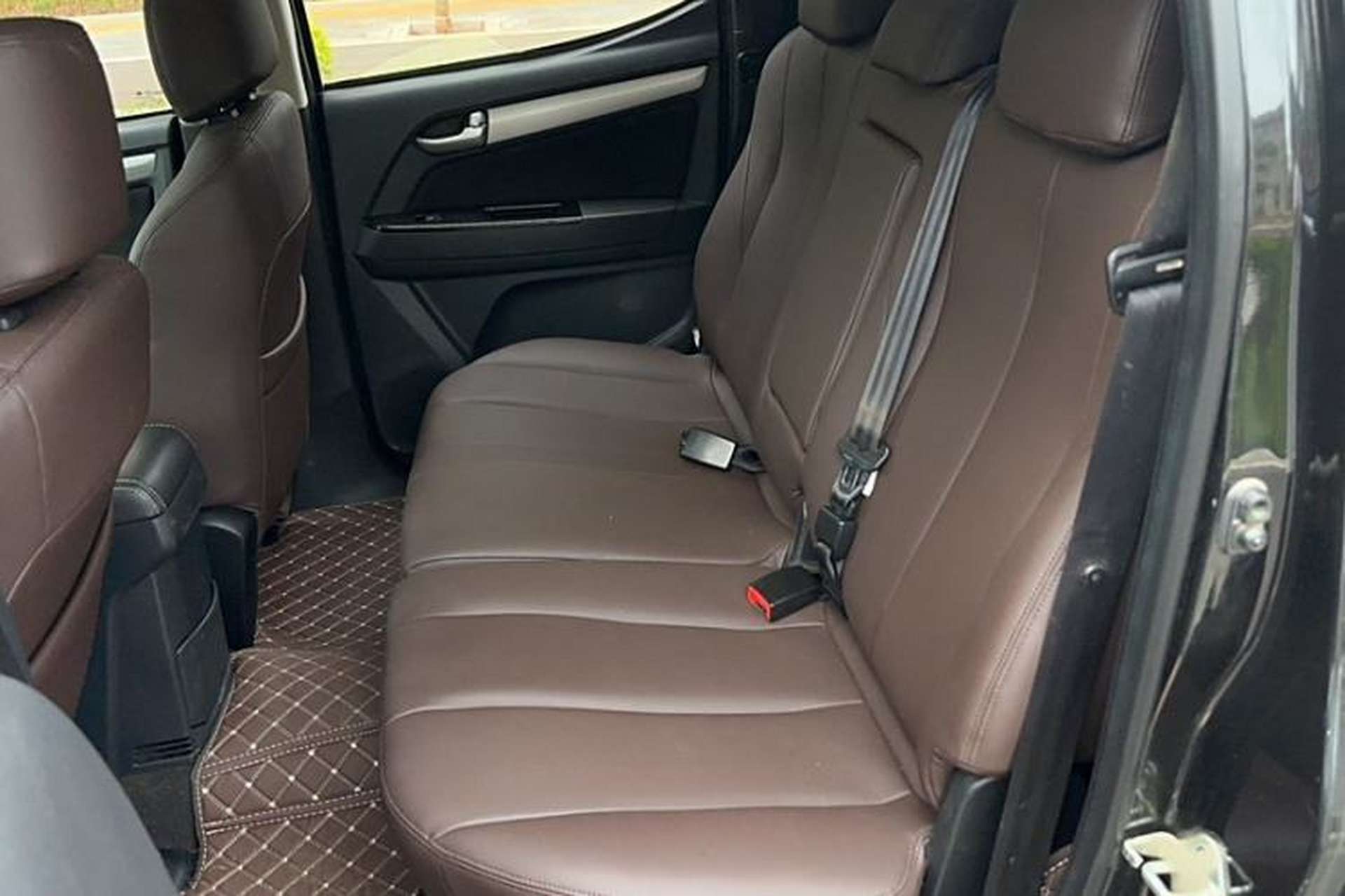 Used Isuzu D-MAX 2018 2.5T Four-Wheel Drive Base Version JE4D25Q5A Interior 5