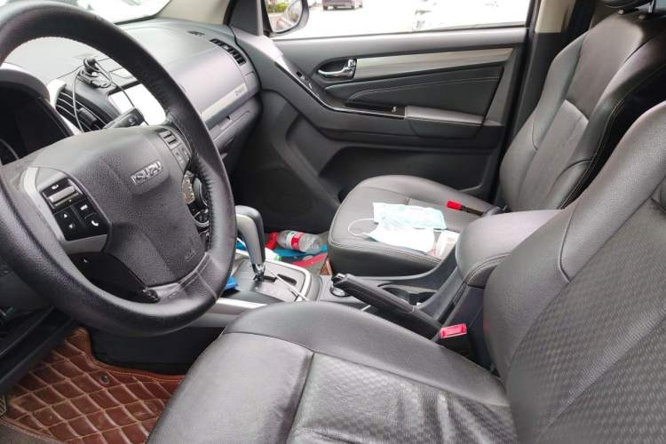 Used Isuzu D-MAX 2018 3.0T Four-Wheel Drive Automatic Ultra-Luxury Version 4JJ1-TC HI Left Front Seat
