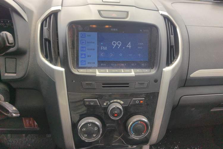 Used Isuzu D-MAX 2018 3.0T Two-Wheel Drive Automatic Elite Version 4JJ1-TC HI Audio And AC Panel