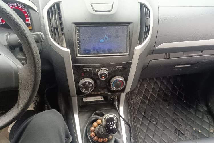 Used Isuzu D-MAX 2018 2.5T Two-Wheel-Drive Base Version JE4D25Q5A Audio And AC Panel