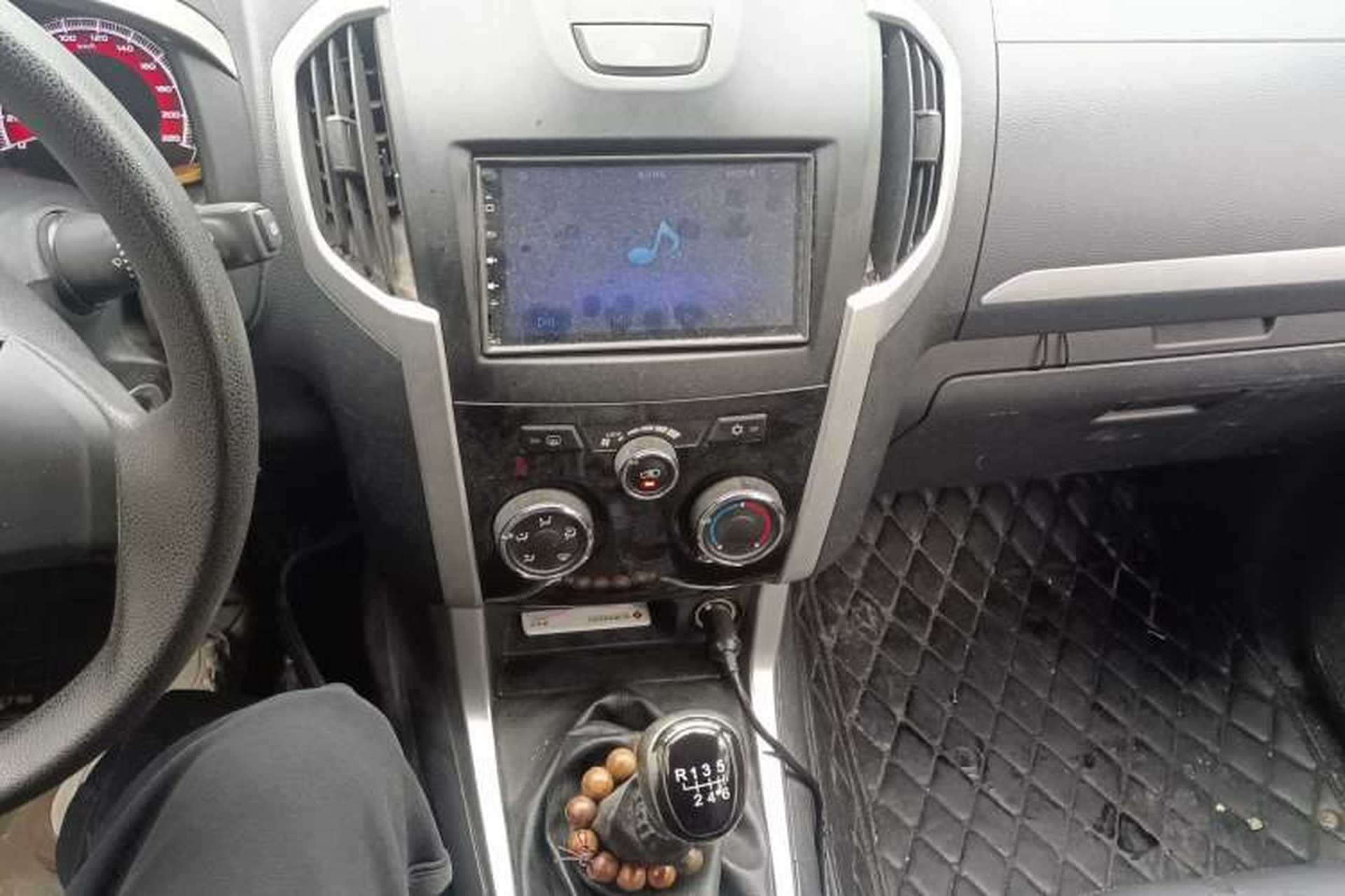 Used Isuzu D-MAX 2018 2.5T Two-Wheel-Drive Base Version JE4D25Q5A Audio And AC Panel