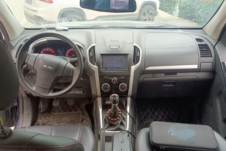 Used Isuzu D-MAX 2018 2.5T Two-Wheel-Drive Base Version JE4D25Q5A Center Console