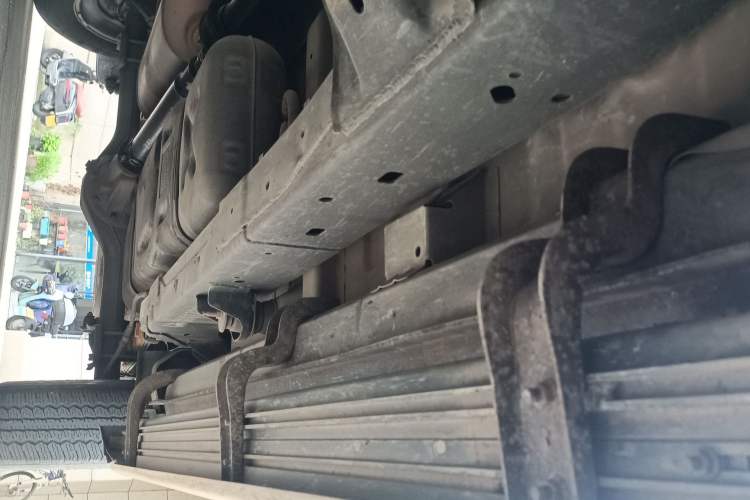 Used Isuzu D-MAX 2018 2.5T Two-Wheel-Drive Base Version JE4D25Q5A Chassis Front Left