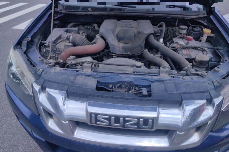 Used Isuzu D-MAX 2018 3.0T Two-Wheel Drive Automatic Elite Version 4JJ1-TC HI Engine Bay