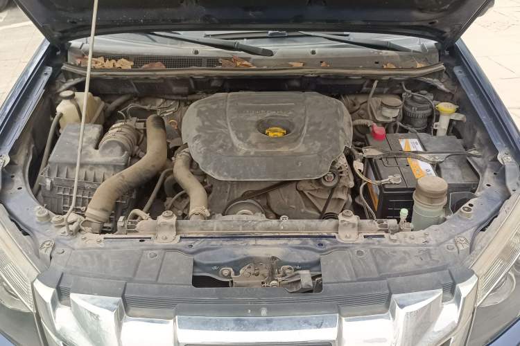 Used Isuzu D-MAX 2018 2.5T Two-Wheel-Drive Base Version JE4D25Q5A Engine Bay