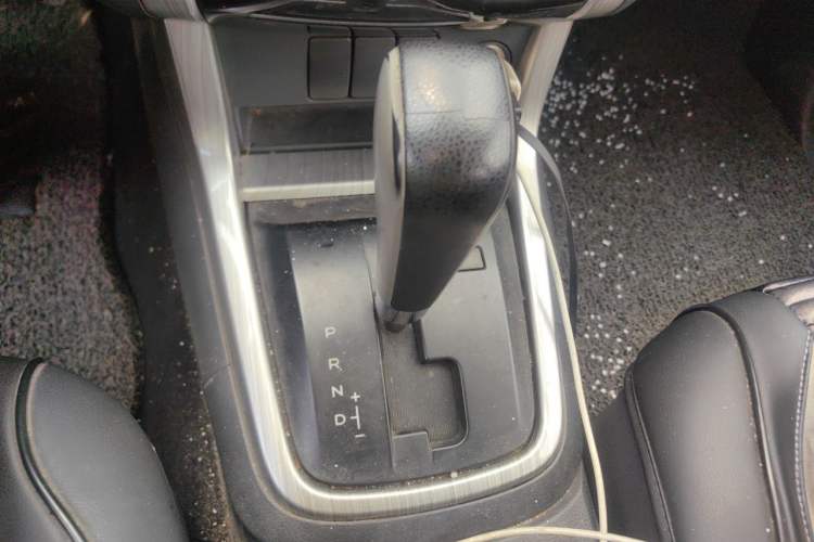 Used Isuzu D-MAX 2018 3.0T Two-Wheel Drive Automatic Elite Version 4JJ1-TC HI Gear Lever