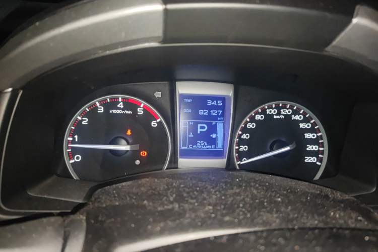 Used Isuzu D-MAX 2018 3.0T Four-Wheel Drive Automatic Ultra-Luxury Version 4JJ1-TC HI Odometer Close Up