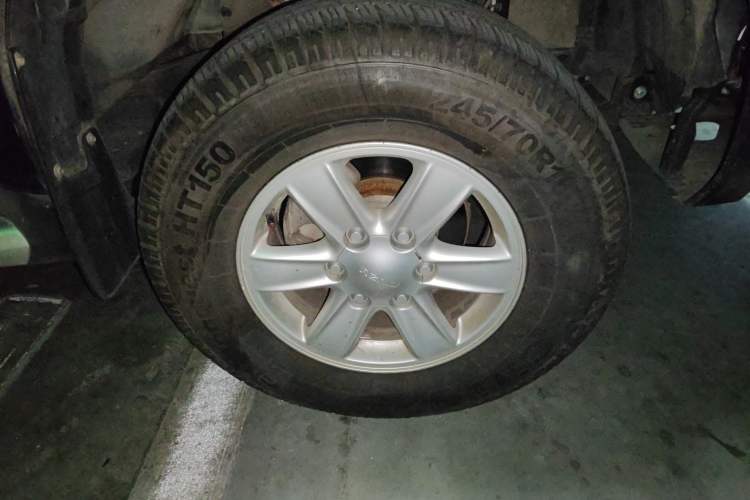 Used Isuzu D-MAX 2018 3.0T Four-Wheel Drive Automatic Ultra-Luxury Version 4JJ1-TC HI Right Front Wheel Hub