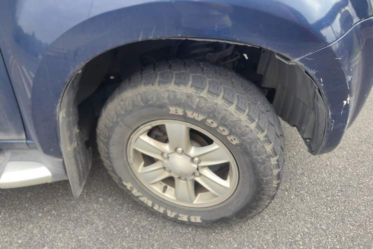 Used Isuzu D-MAX 2018 3.0T Two-Wheel Drive Automatic Elite Version 4JJ1-TC HI Right Front Wheel Hub