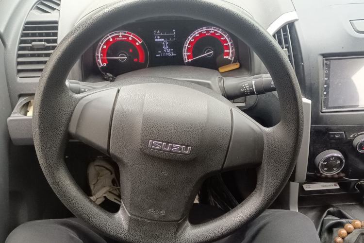 Used Isuzu D-MAX 2018 2.5T Two-Wheel-Drive Base Version JE4D25Q5A Steering Wheel