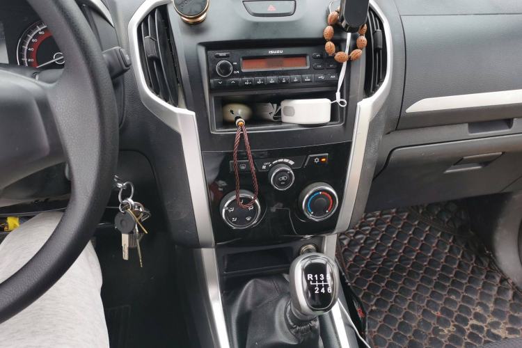 Used Isuzu D-MAX 2018 2.5T Four-Wheel Drive Base Version Extended Length JE4D25Q5A Audio And AC Panel