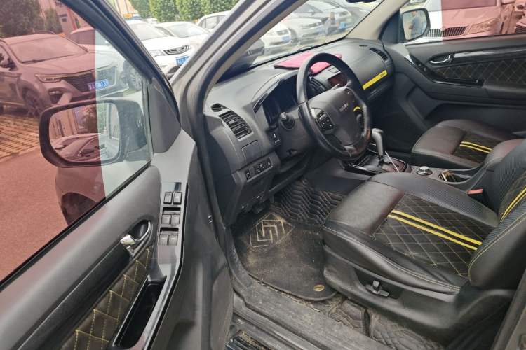 Used Isuzu D-MAX 2018 3.0T Four-Wheel Drive Automatic X-POWER Edition 4JJ1-TC HI Driver Seat