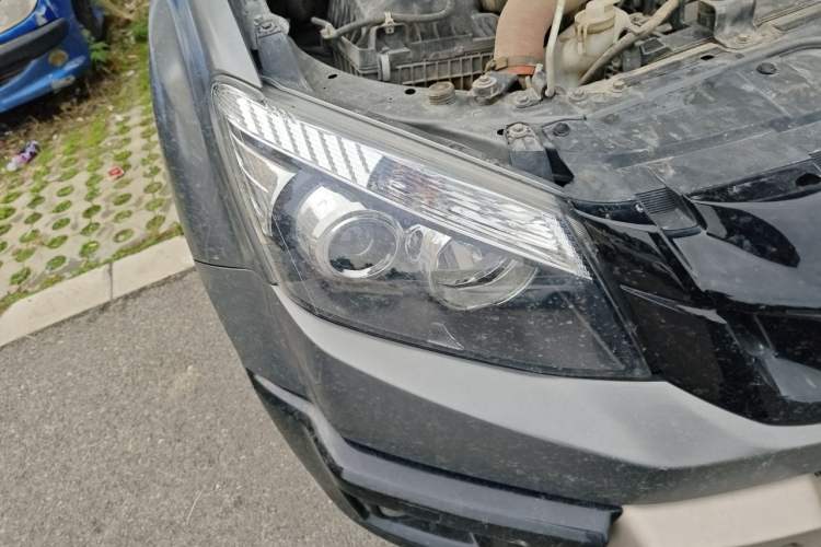 Used Isuzu D-MAX 2018 3.0T Four-Wheel Drive Automatic X-POWER Edition 4JJ1-TC HI Right Front Headlight