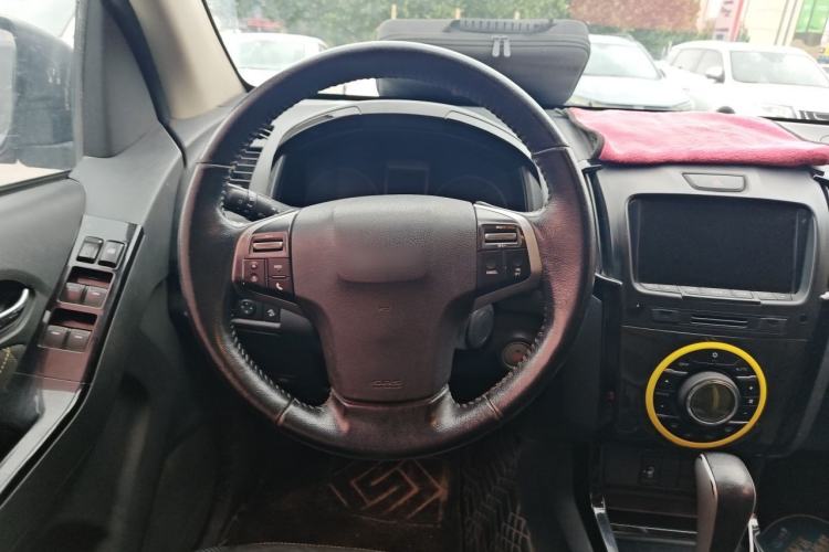 Used Isuzu D-MAX 2018 3.0T Four-Wheel Drive Automatic X-POWER Edition 4JJ1-TC HI Steering Wheel