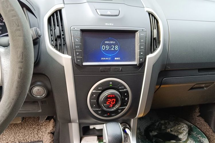 Used Isuzu D-MAX 2018 3.0T Four-Wheel Drive Automatic Ultra-Luxury Version 4JJ1-TC HI Audio And AC Panel