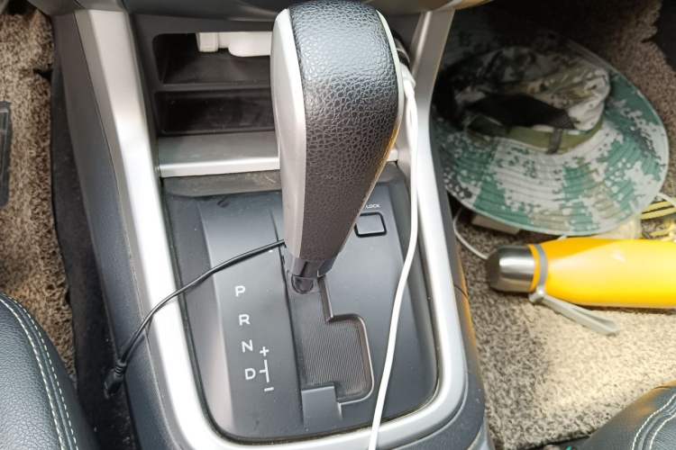 Used Isuzu D-MAX 2018 3.0T Four-Wheel Drive Automatic Ultra-Luxury Version 4JJ1-TC HI Gear Lever
