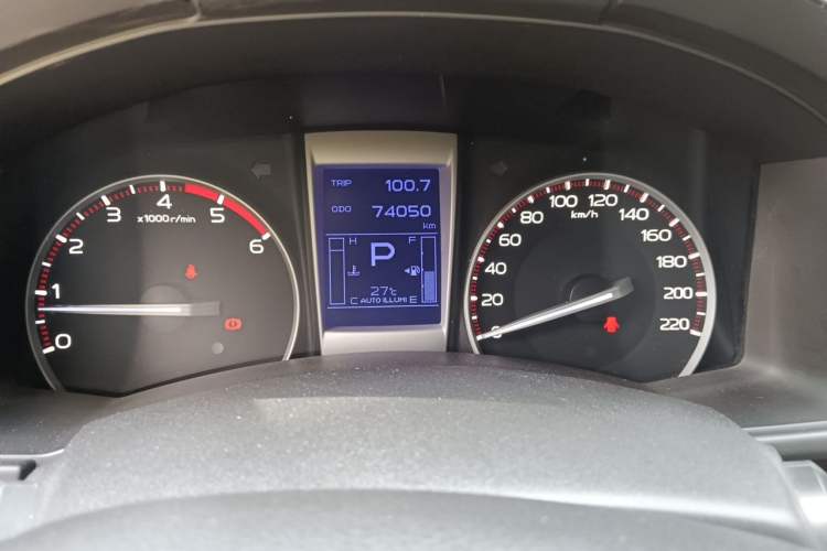 Used Isuzu D-MAX 2018 3.0T Four-Wheel Drive Automatic Ultra-Luxury Version 4JJ1-TC HI Instrument Cluster