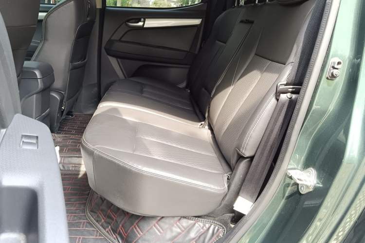 Used Isuzu D-MAX 2018 3.0T Four-Wheel Drive Automatic Ultra-Luxury Version 4JJ1-TC HI Left Rear Seat