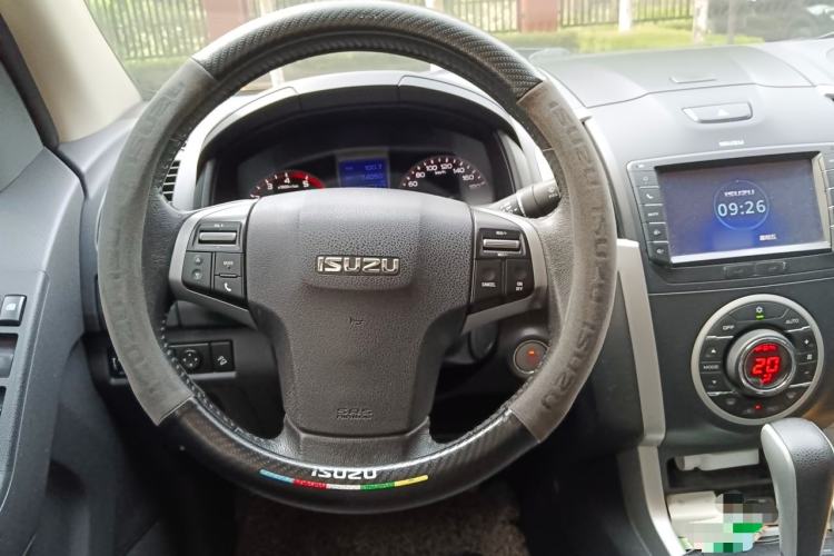 Used Isuzu D-MAX 2018 3.0T Four-Wheel Drive Automatic Ultra-Luxury Version 4JJ1-TC HI Steering Wheel