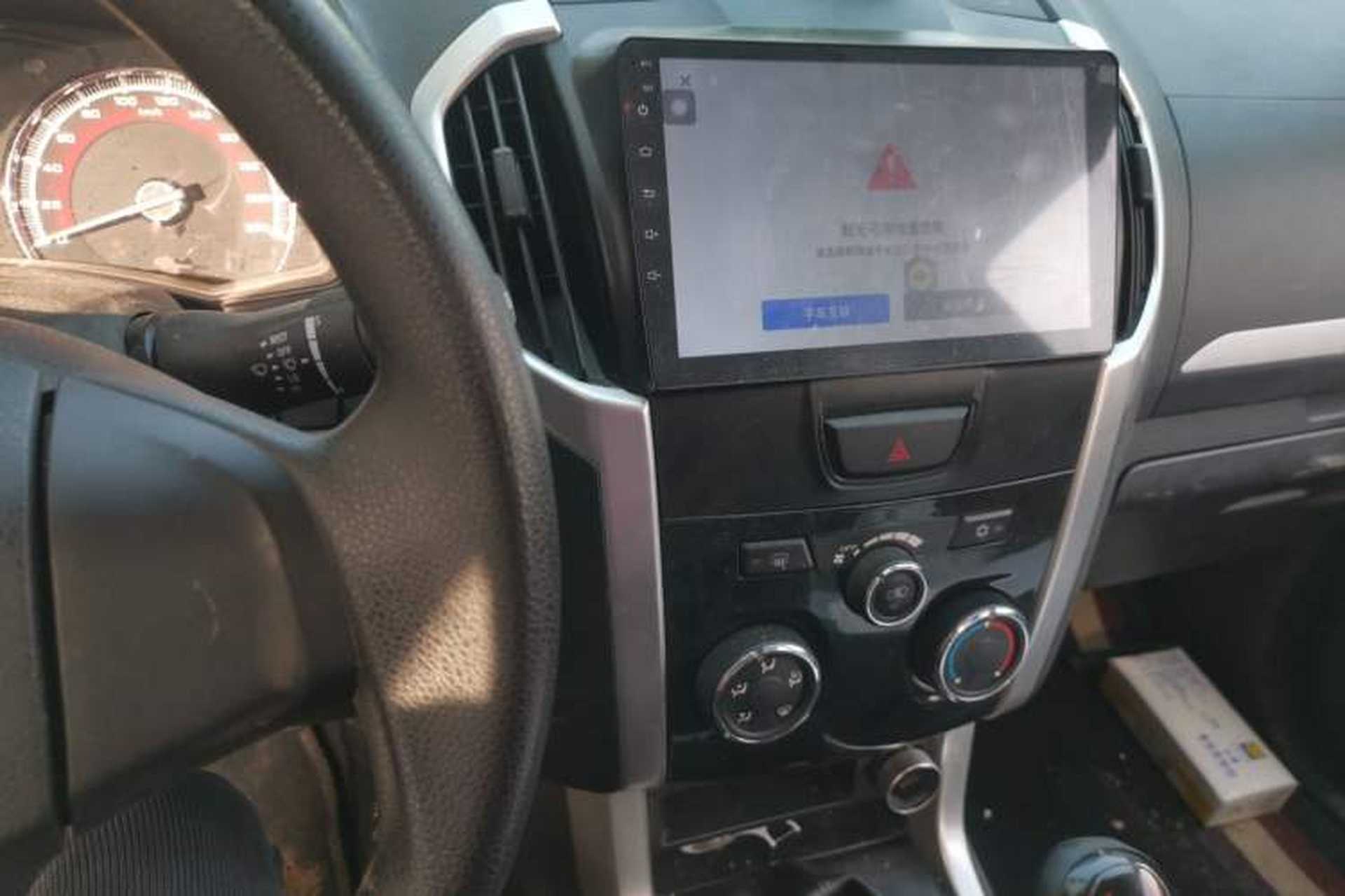 Used Isuzu D-MAX 2018 2.5T Two-Wheel-Drive Base Version JE4D25Q5A Audio And AC Panel
