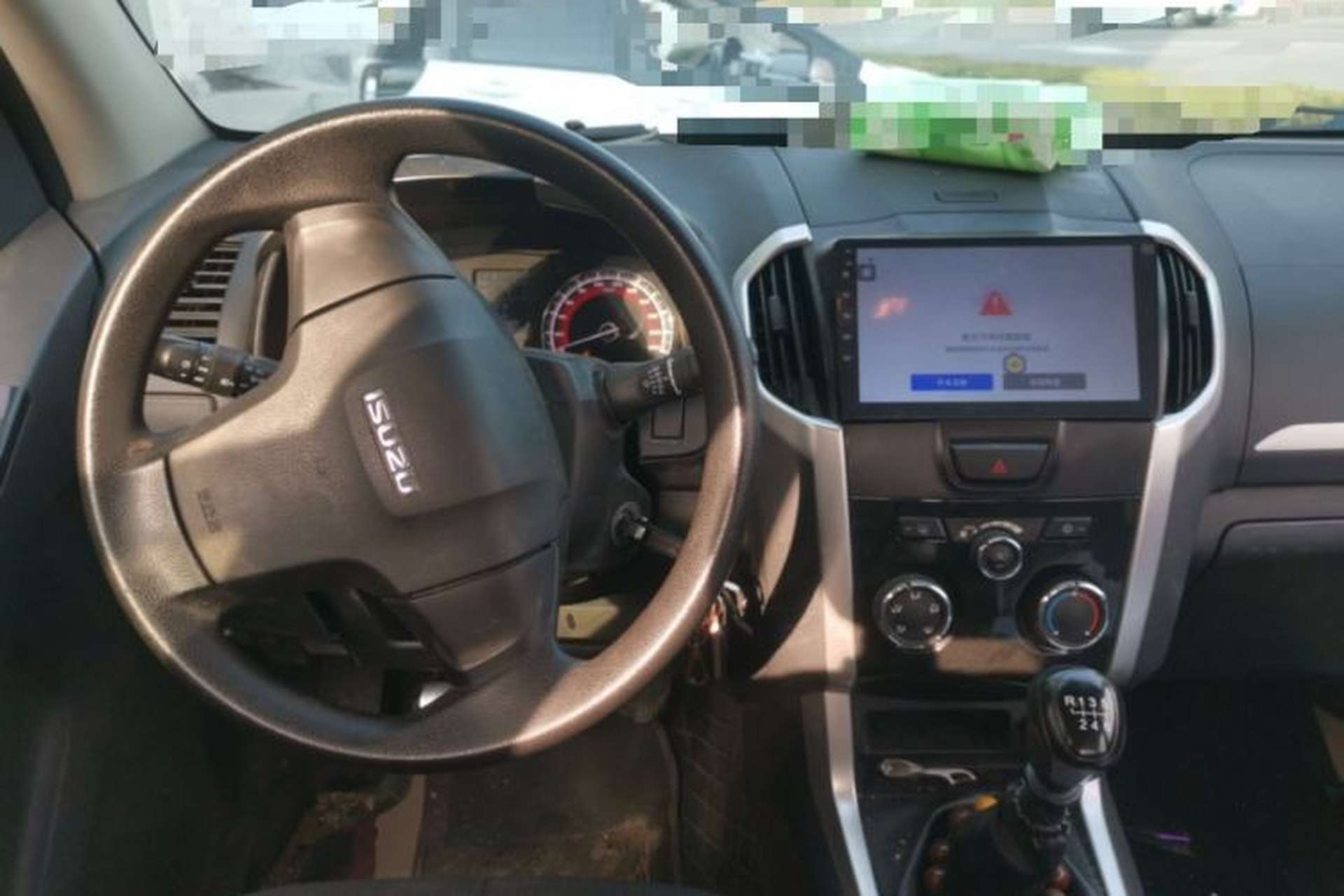 Used Isuzu D-MAX 2018 2.5T Two-Wheel-Drive Base Version JE4D25Q5A Steering Wheel