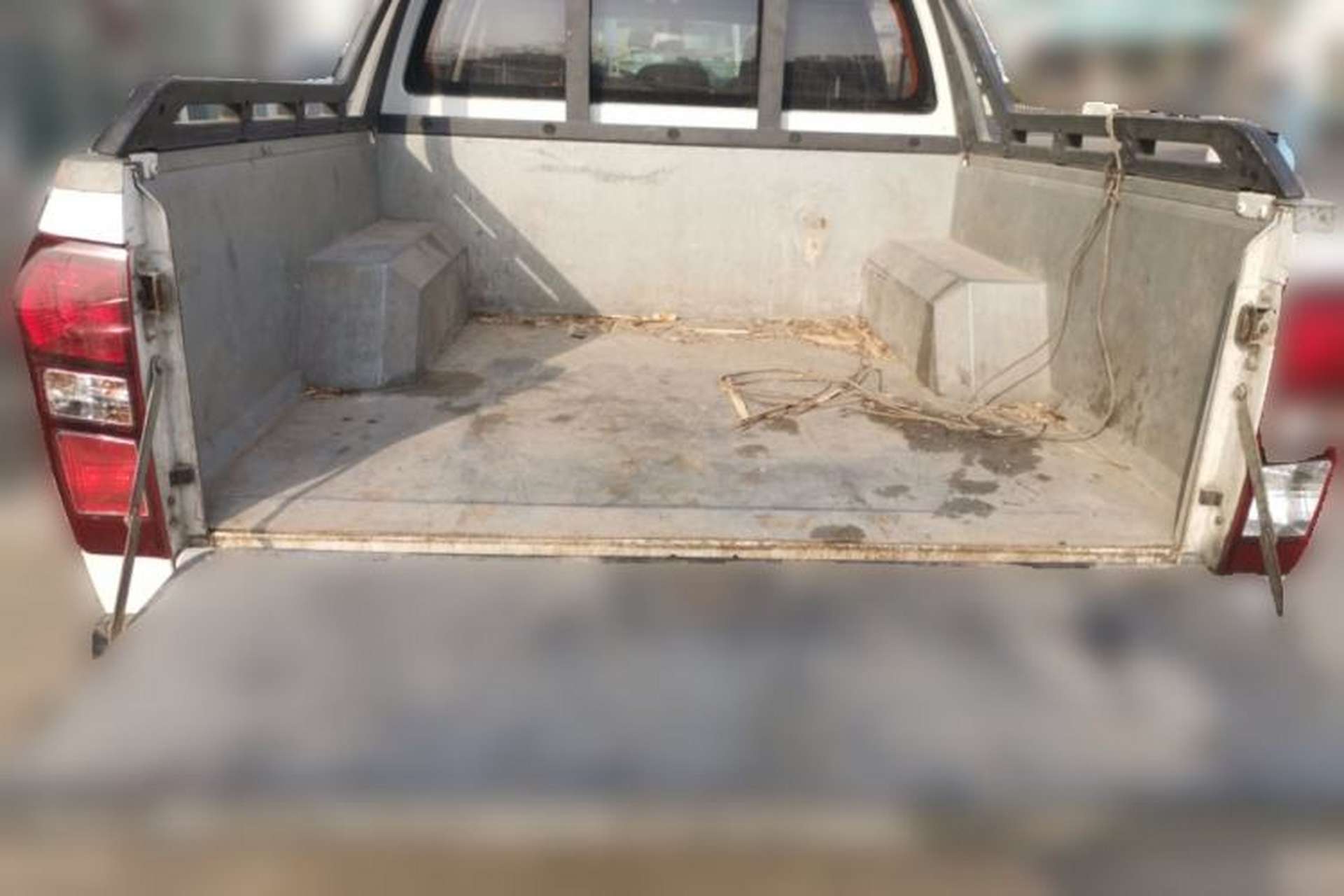 Used Isuzu D-MAX 2018 2.5T Two-Wheel-Drive Base Version JE4D25Q5A Trunk