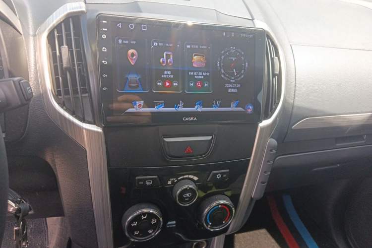 Used Isuzu D-MAX 2018 3.0T Four-Wheel Drive Manual Base Version 4JJ1-TC HI Audio And AC Panel