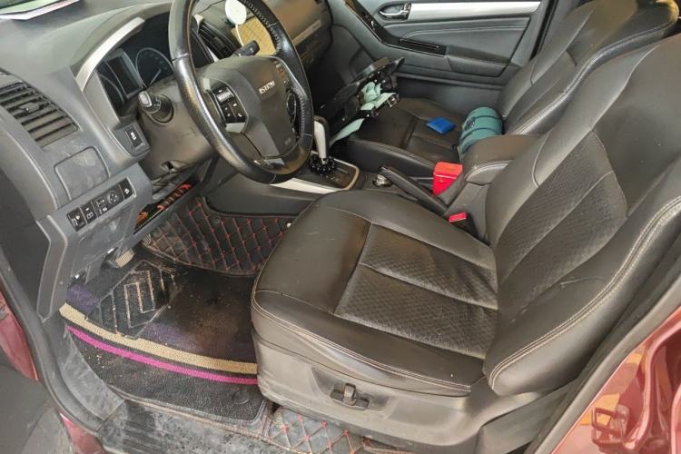 Used Isuzu D-MAX 2018 3.0T Four-Wheel Drive Automatic Ultra-Luxury Version 4JJ1-TC HI Driver Seat