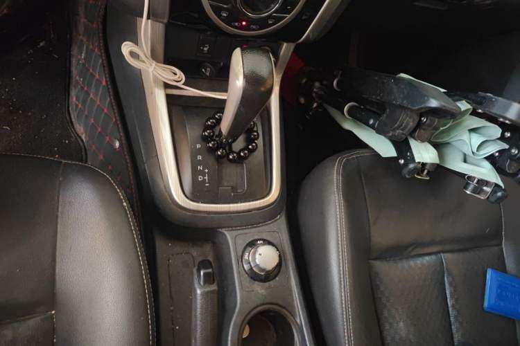 Used Isuzu D-MAX 2018 3.0T Four-Wheel Drive Automatic Ultra-Luxury Version 4JJ1-TC HI Gear Lever
