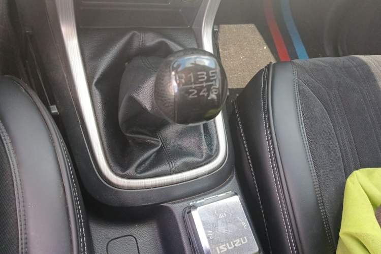 Used Isuzu D-MAX 2018 3.0T Four-Wheel Drive Manual Base Version 4JJ1-TC HI Gear Lever