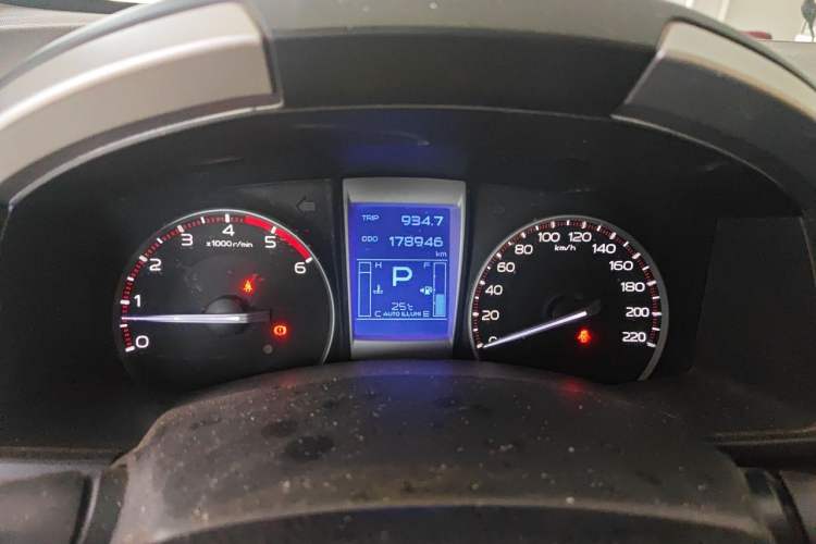 Used Isuzu D-MAX 2018 3.0T Four-Wheel Drive Automatic Ultra-Luxury Version 4JJ1-TC HI Instrument Cluster