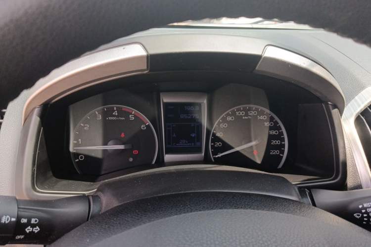 Used Isuzu D-MAX 2018 3.0T Four-Wheel Drive Manual Base Version 4JJ1-TC HI Instrument Cluster
