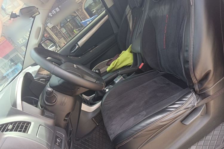 Used Isuzu D-MAX 2018 3.0T Four-Wheel Drive Manual Base Version 4JJ1-TC HI Left Front Seat