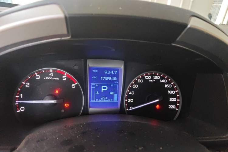 Used Isuzu D-MAX 2018 3.0T Four-Wheel Drive Automatic Ultra-Luxury Version 4JJ1-TC HI Odometer Close Up