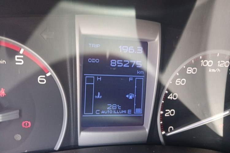 Used Isuzu D-MAX 2018 3.0T Four-Wheel Drive Manual Base Version 4JJ1-TC HI Odometer Close Up