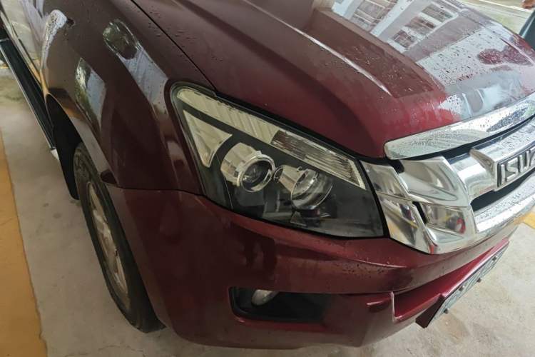 Used Isuzu D-MAX 2018 3.0T Four-Wheel Drive Automatic Ultra-Luxury Version 4JJ1-TC HI Right Front Headlight