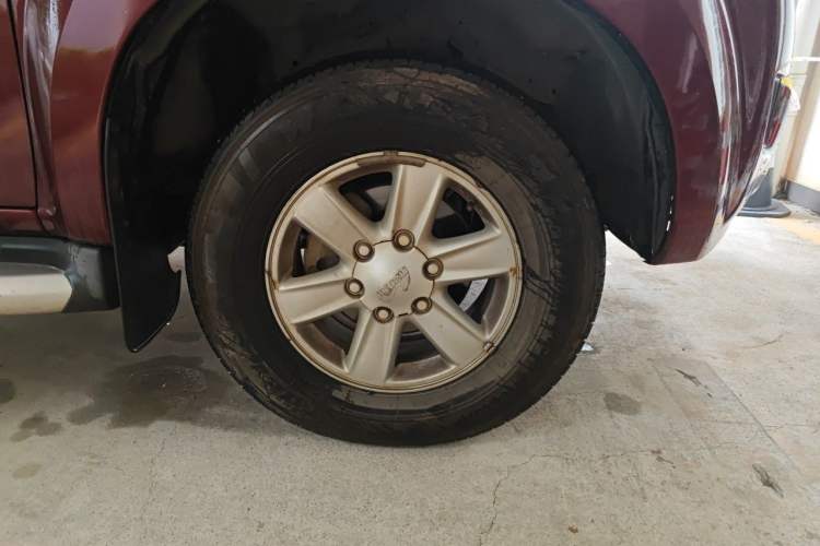 Used Isuzu D-MAX 2018 3.0T Four-Wheel Drive Automatic Ultra-Luxury Version 4JJ1-TC HI Right Front Wheel Hub