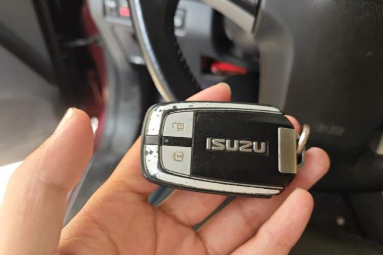 Used Isuzu D-MAX 2018 3.0T Four-Wheel Drive Automatic Ultra-Luxury Version 4JJ1-TC HI Vehicle Key