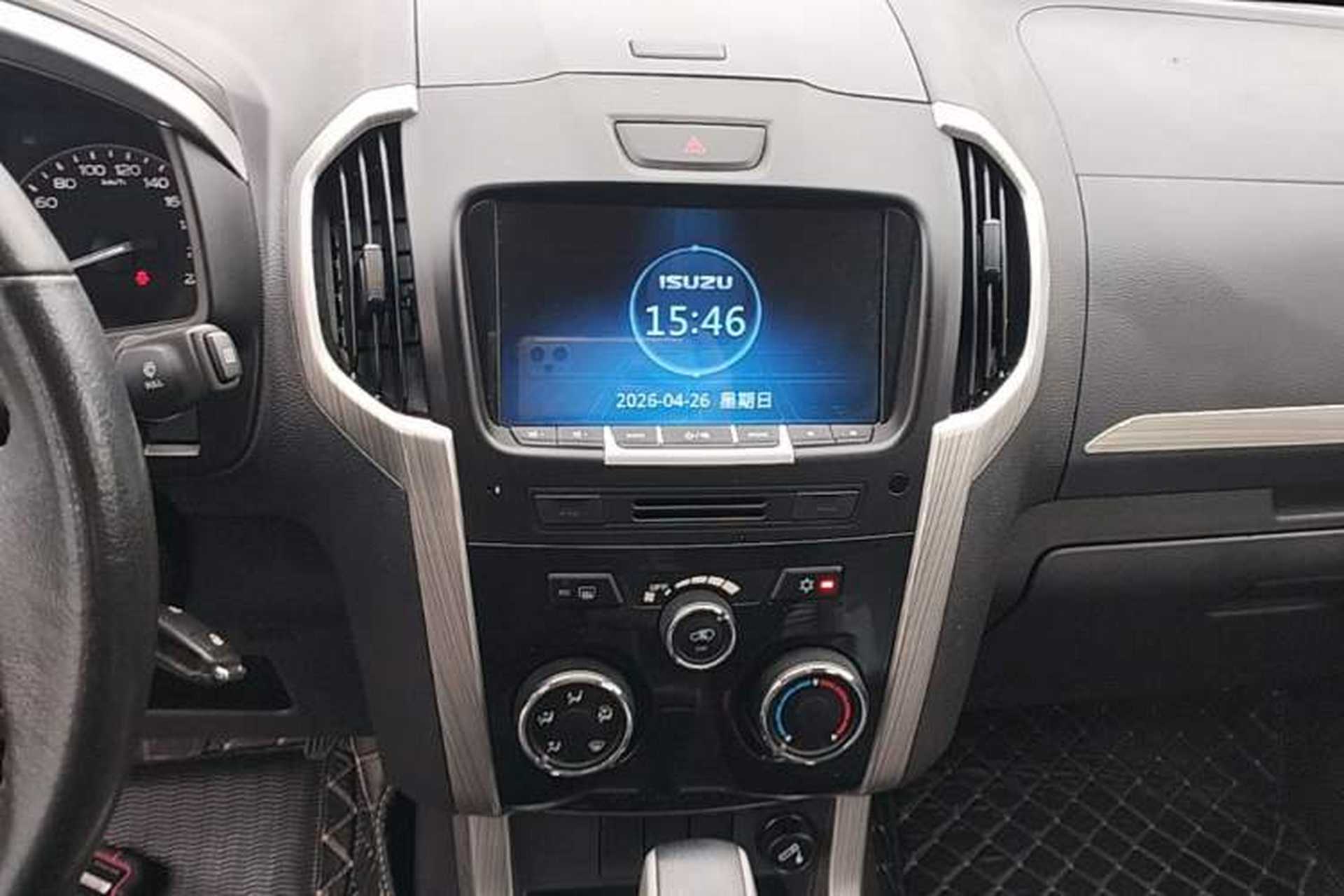 Used Isuzu D-MAX 2018 3.0T Two-Wheel Drive Automatic Elite Version 4JJ1-TC HI Audio And AC Panel
