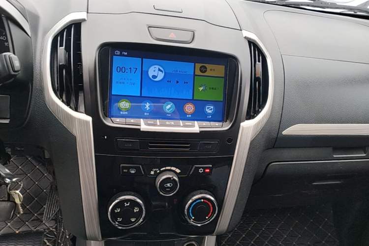 Used Isuzu D-MAX 2018 3.0T Two-Wheel Drive Automatic Elite Version 4JJ1-TC HI Audio And AC Panel