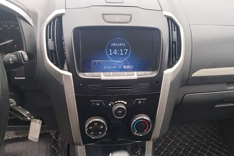 Used Isuzu D-MAX 2018 3.0T Two-Wheel Drive Automatic Elite Version 4JJ1-TC HI Audio And AC Panel