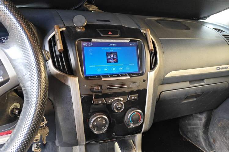 Used Isuzu D-MAX 2018 3.0T Two-Wheel Drive Automatic Elite Version 4JJ1-TC HI Audio And AC Panel
