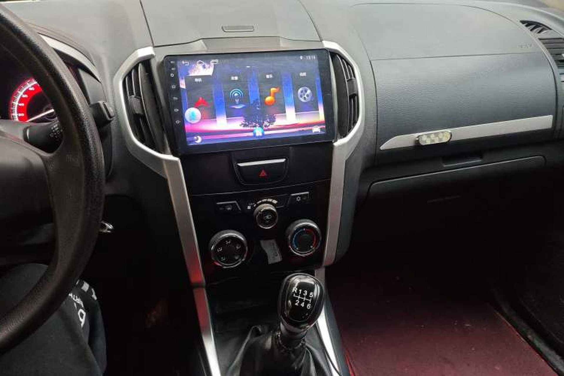 Used Isuzu D-MAX 2018 2.5T Two-Wheel-Drive Base Version JE4D25Q5A Audio And AC Panel