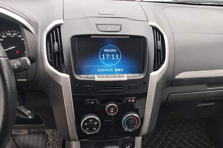 Used Isuzu D-MAX 2018 3.0T Two-Wheel Drive Automatic Elite Version 4JJ1-TC HI Audio And AC Panel