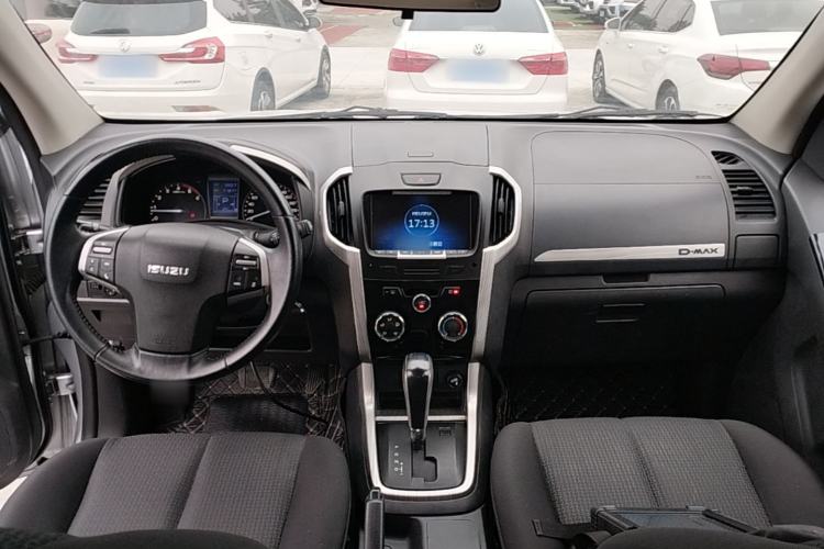 Used Isuzu D-MAX 2018 3.0T Two-Wheel Drive Automatic Elite Version 4JJ1-TC HI Center Console