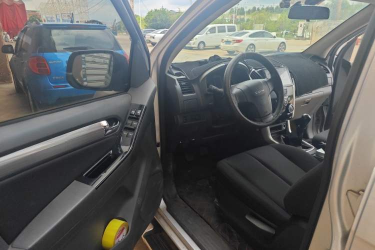 Used Isuzu D-MAX 2018 3.0T Four-Wheel Drive Manual Base Version 4JJ1-TC HI Driver Seat